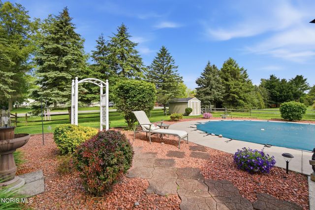 7820 Harvest Gold Drive, Holland, OH 43528