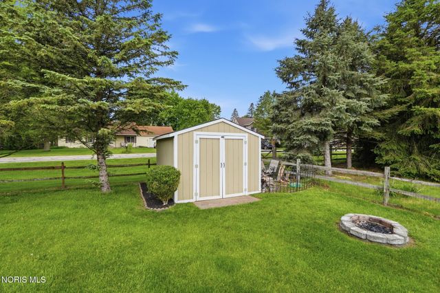 7820 Harvest Gold Drive, Holland, OH 43528