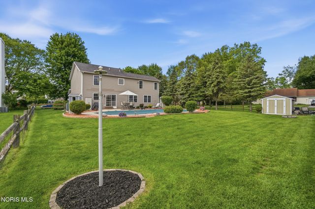 7820 Harvest Gold Drive, Holland, OH 43528