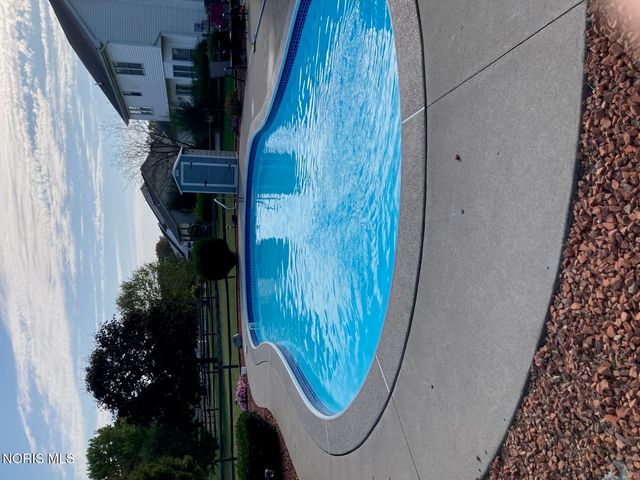 7820 Harvest Gold Drive, Holland, OH 43528