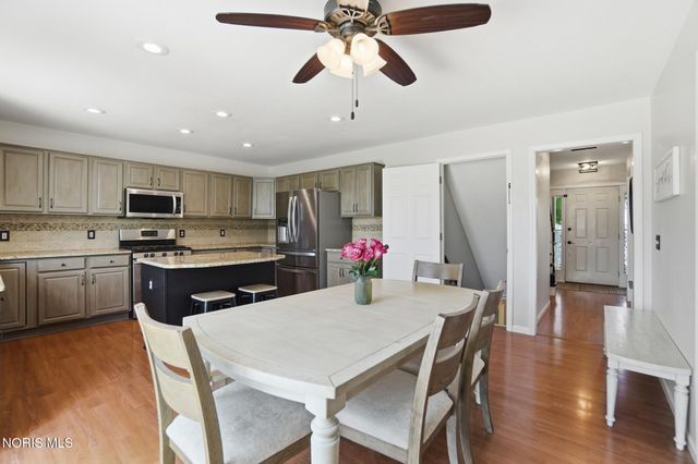 7820 Harvest Gold Drive, Holland, OH 43528