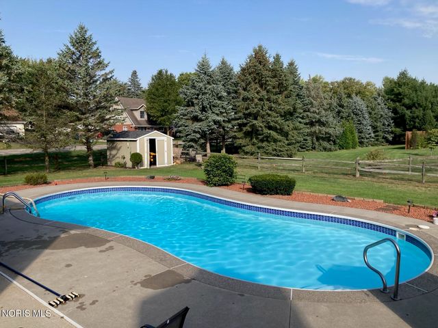 7820 Harvest Gold Drive, Holland, OH 43528