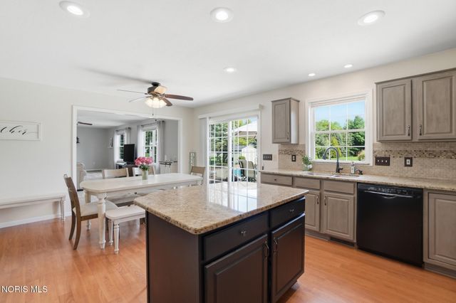 7820 Harvest Gold Drive, Holland, OH 43528
