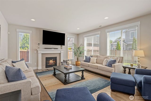 704 26th Avenue Ct, Milton, WA 98354