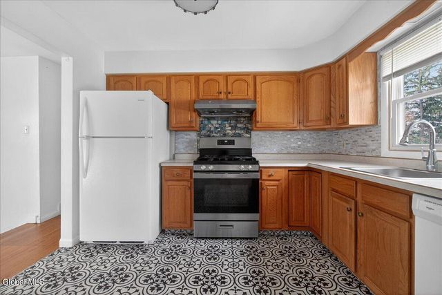 1750 Hamburg Street, Schenectady, NY 12304