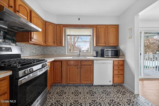 1750 Hamburg Street, Schenectady, NY 12304