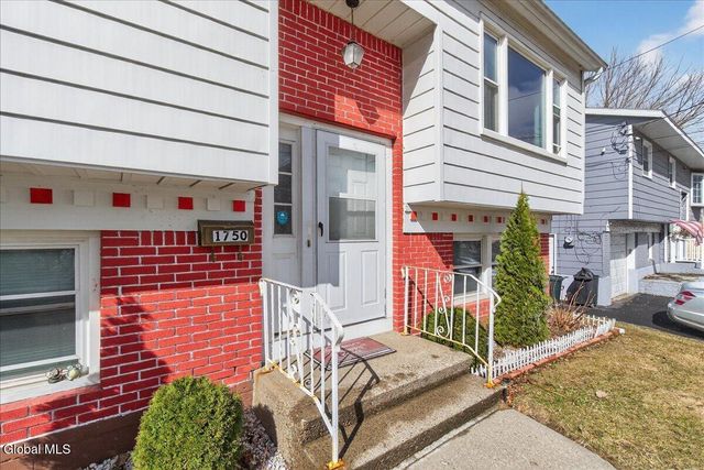 1750 Hamburg Street, Schenectady, NY 12304