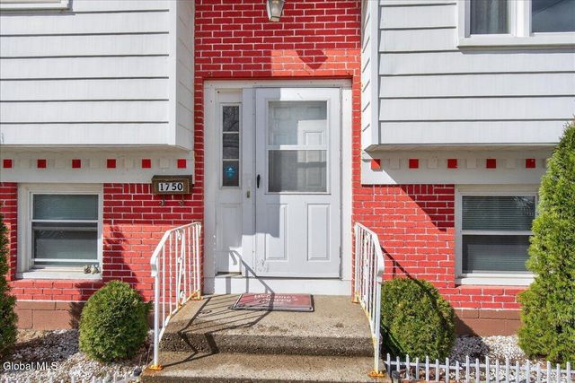 1750 Hamburg Street, Schenectady, NY 12304