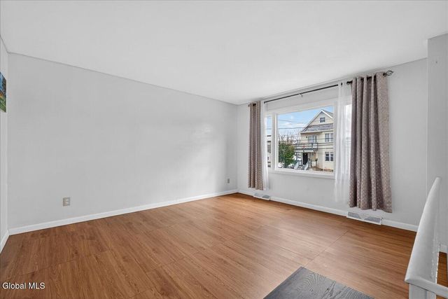 1750 Hamburg Street, Schenectady, NY 12304