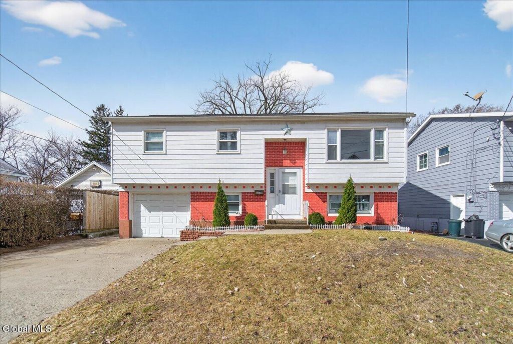 1750 Hamburg Street, Schenectady, NY 12304