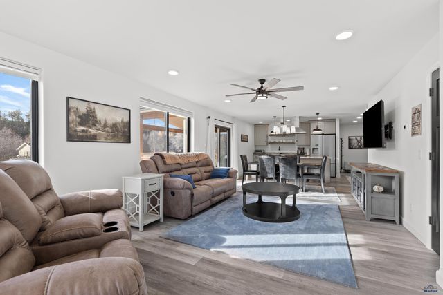 1420 GERMOND ST, Hot Springs, SD 57747