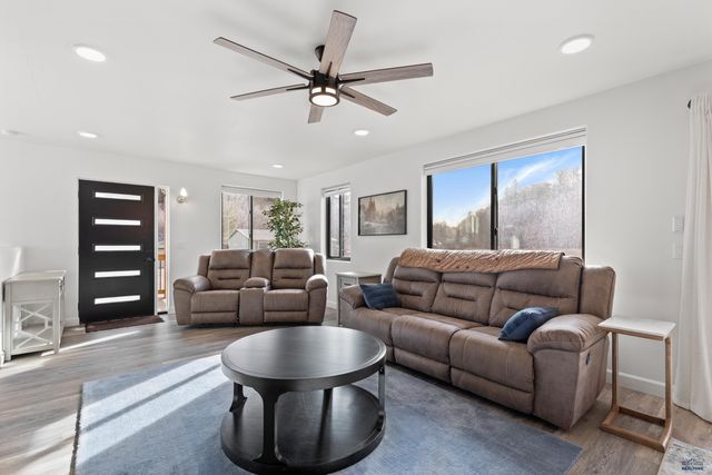 1420 GERMOND ST, Hot Springs, SD 57747