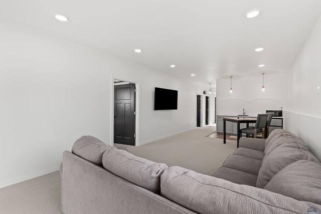 1420 GERMOND ST, Hot Springs, SD 57747