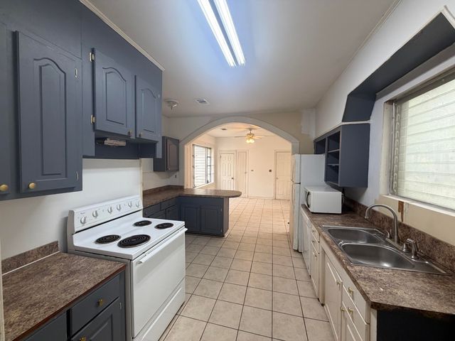 216 S 14th Ave., Hattiesburg, MS 39401