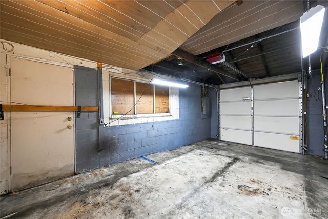 207 S 108th Place, Seattle, WA 98168