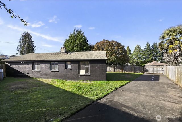 207 S 108th Place, Seattle, WA 98168