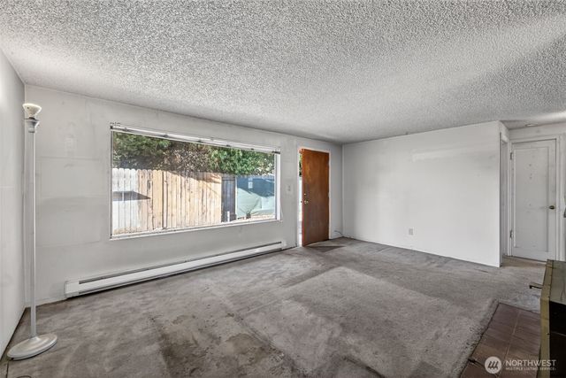 207 S 108th Place, Seattle, WA 98168