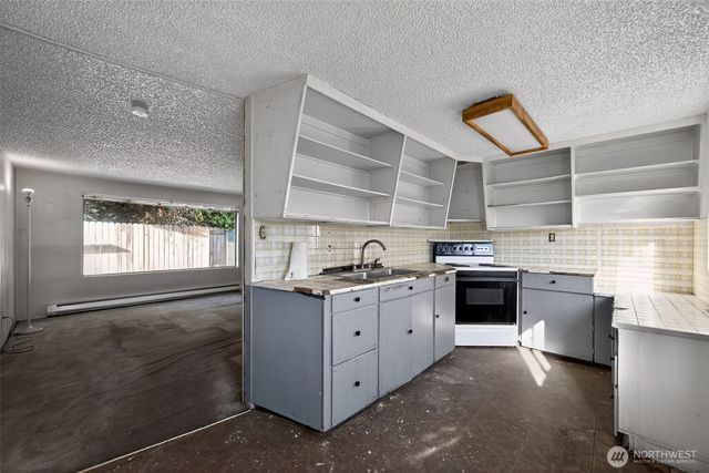 207 S 108th Place, Seattle, WA 98168