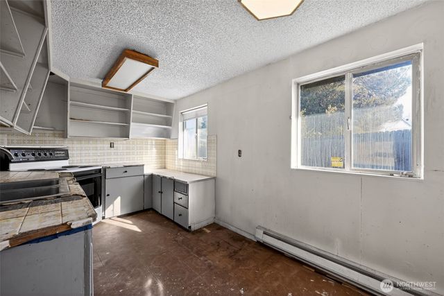 207 S 108th Place, Seattle, WA 98168