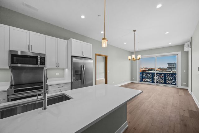 839 Madison Street 406, Oak Park, IL 60302