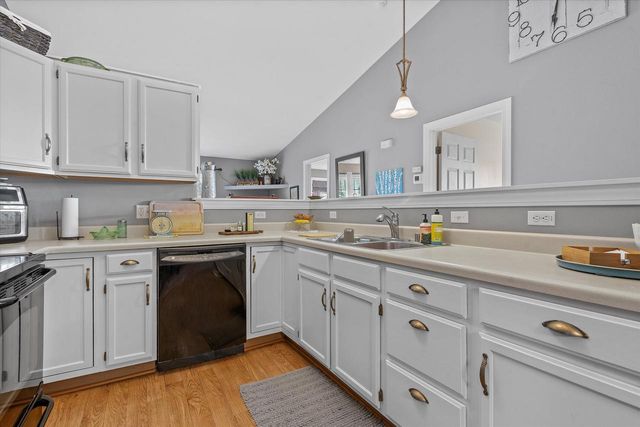 S77W19432 Lakewood DRIVE, Muskego, WI 53150