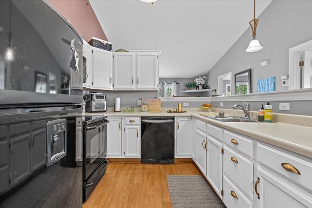 S77W19432 Lakewood DRIVE, Muskego, WI 53150