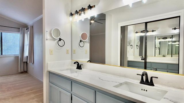 102 Davis Ct, Roseville, CA 95678