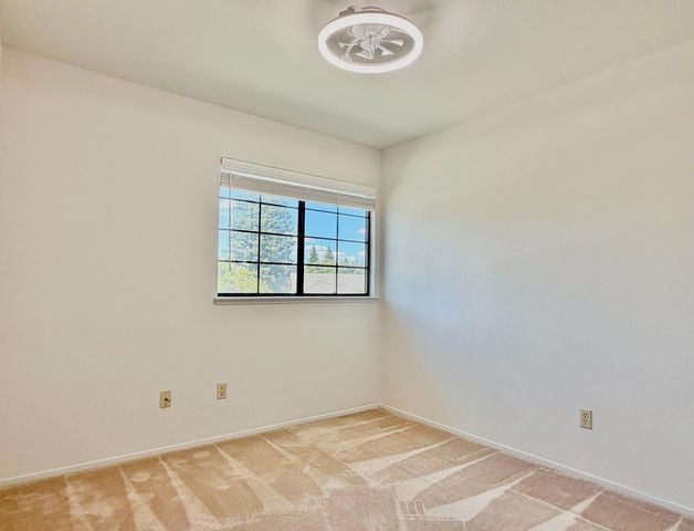 102 Davis Ct, Roseville, CA 95678