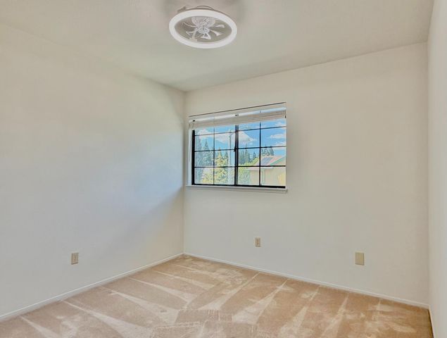 102 Davis Ct, Roseville, CA 95678