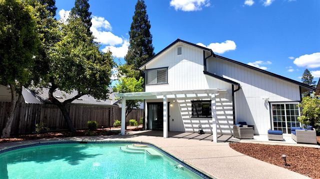 102 Davis Ct, Roseville, CA 95678
