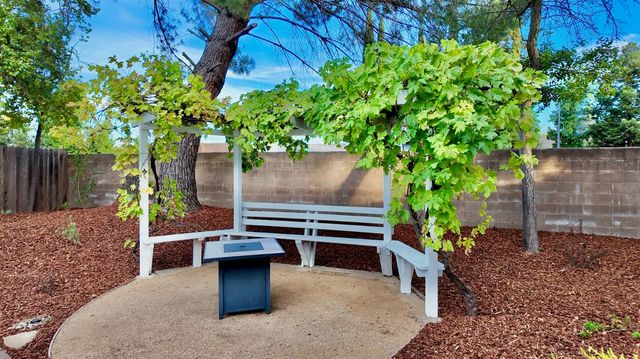 102 Davis Ct, Roseville, CA 95678