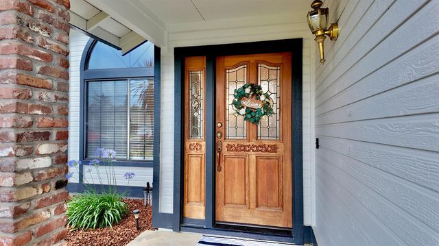 102 Davis Ct, Roseville, CA 95678