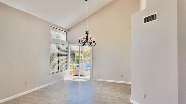 102 Davis Ct, Roseville, CA 95678