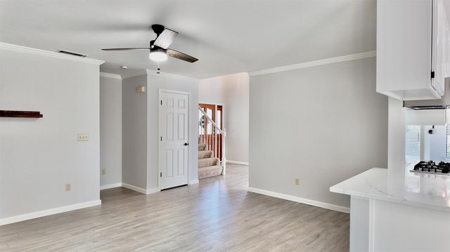 102 Davis Ct, Roseville, CA 95678