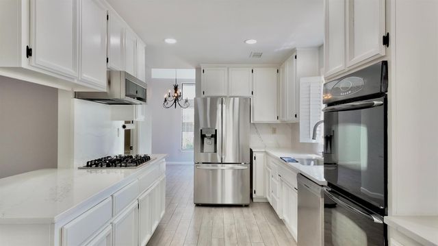 102 Davis Ct, Roseville, CA 95678
