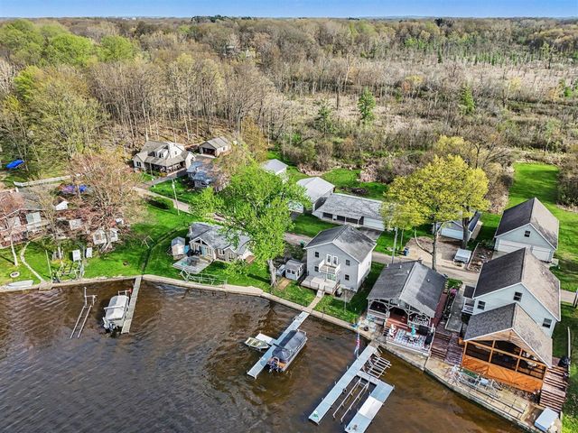 51618 Fish Lake Drive, Marcellus, MI 49067
