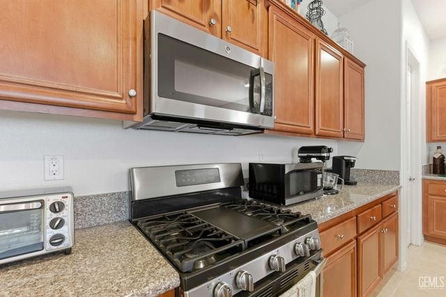 9810 Richland Hills Lane, Bakersfield, CA 93306