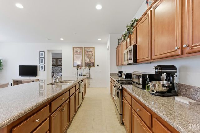 9810 Richland Hills Lane, Bakersfield, CA 93306