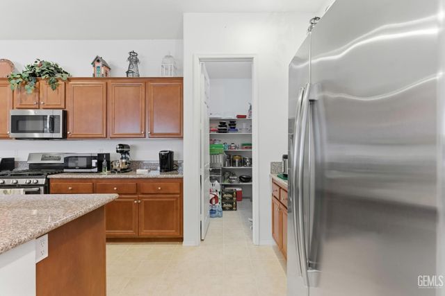9810 Richland Hills Lane, Bakersfield, CA 93306