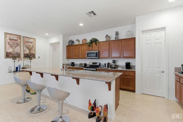 9810 Richland Hills Lane, Bakersfield, CA 93306