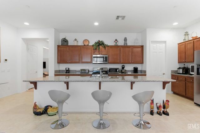 9810 Richland Hills Lane, Bakersfield, CA 93306