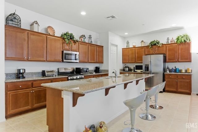 9810 Richland Hills Lane, Bakersfield, CA 93306
