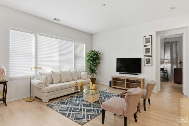 9810 Richland Hills Lane, Bakersfield, CA 93306