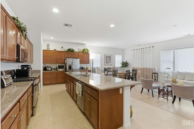 9810 Richland Hills Lane, Bakersfield, CA 93306