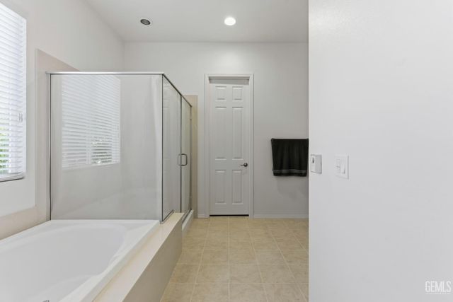 9810 Richland Hills Lane, Bakersfield, CA 93306
