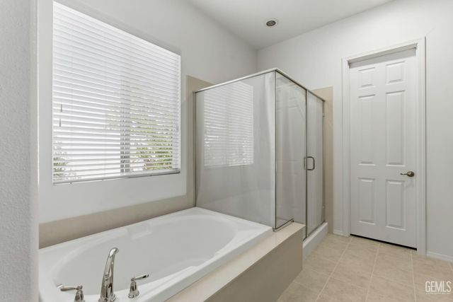 9810 Richland Hills Lane, Bakersfield, CA 93306