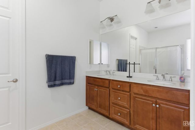 9810 Richland Hills Lane, Bakersfield, CA 93306