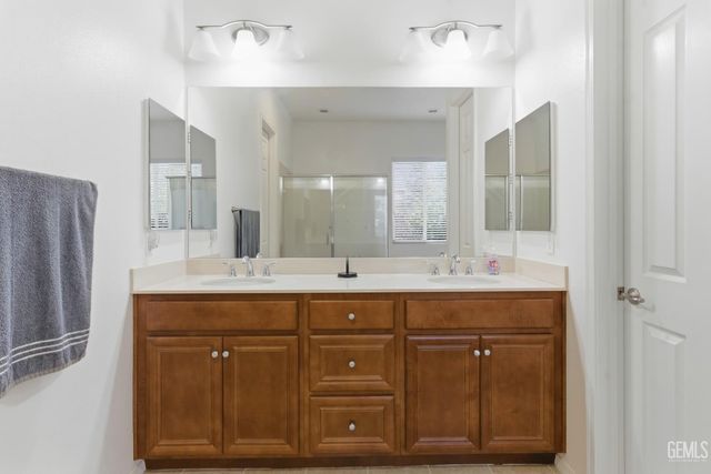 9810 Richland Hills Lane, Bakersfield, CA 93306