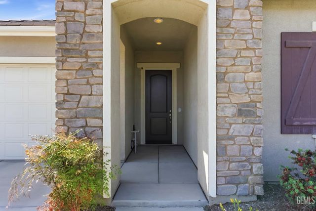 9810 Richland Hills Lane, Bakersfield, CA 93306