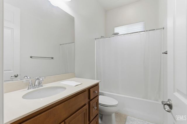 9810 Richland Hills Lane, Bakersfield, CA 93306